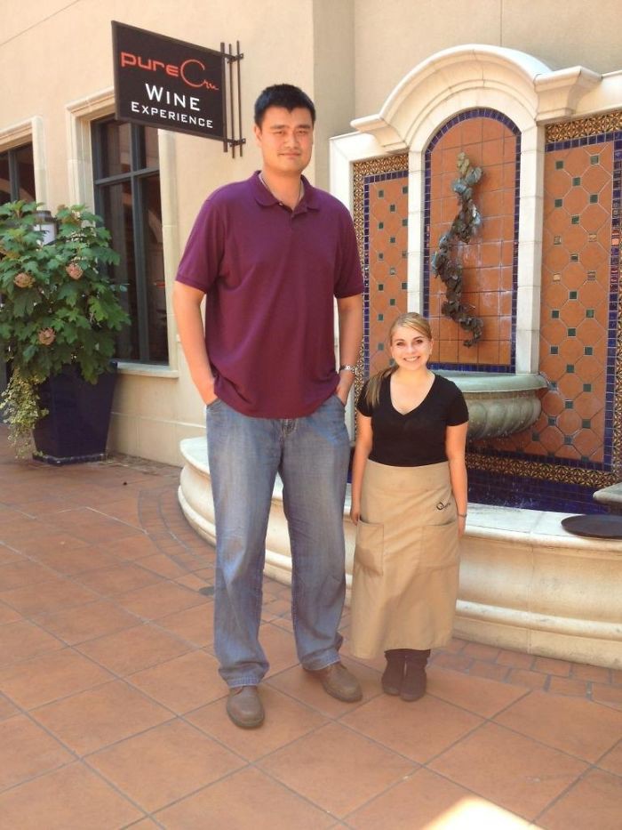 Yao Ming ve restoranttaki bayan :)