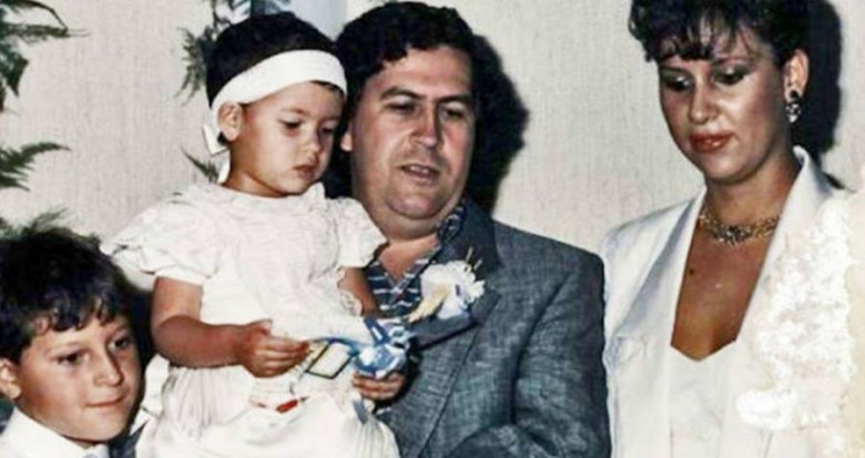 Pablo Escobar'ın tek oğlu Juan Pablo Escobar, 2009 yılında yaptığı röportajda çok ilgi çekici birşey söyledi. Juan Pablo'ya göre Pablo Escobar, bir kış kaçarken ailesini soğuktan korumak için 2 milyon dolar yaktı.