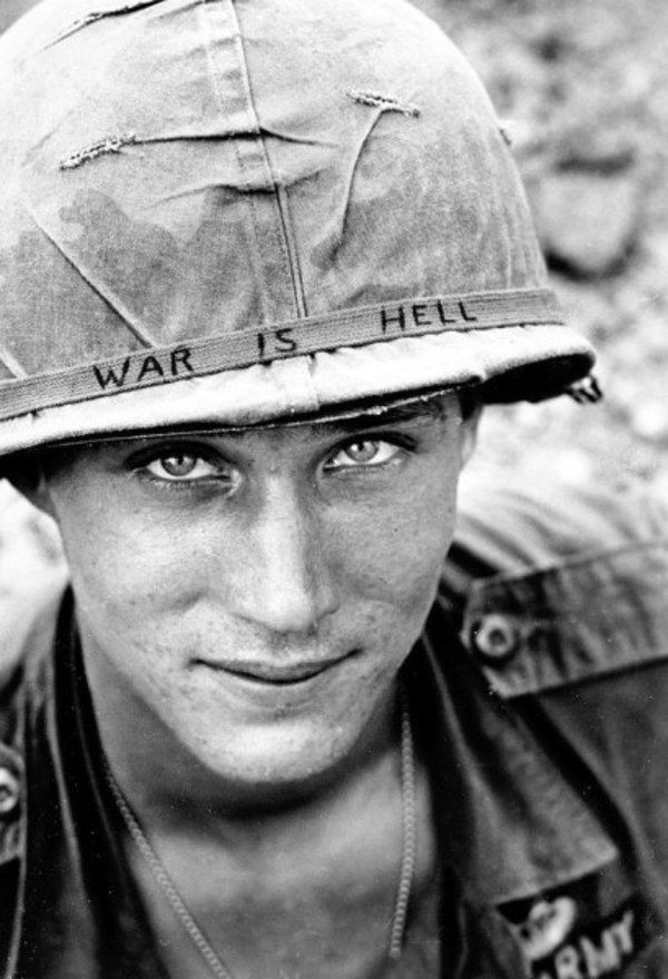 Barış: Resimdeki bir Amerikan askeri. Fotoğraf 18 Haziran 1963'te Güney Vietnam'da çekildi.