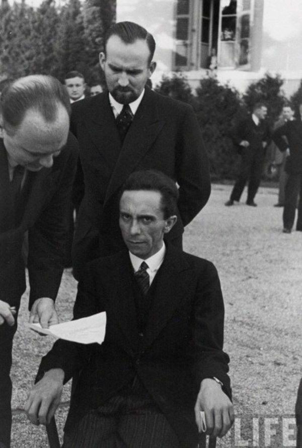 Nefret: Fotoğrafçının Yahudi olduğunu bilen Gobbels. Gobbels Hitlerin yakın arkadaşlarından.