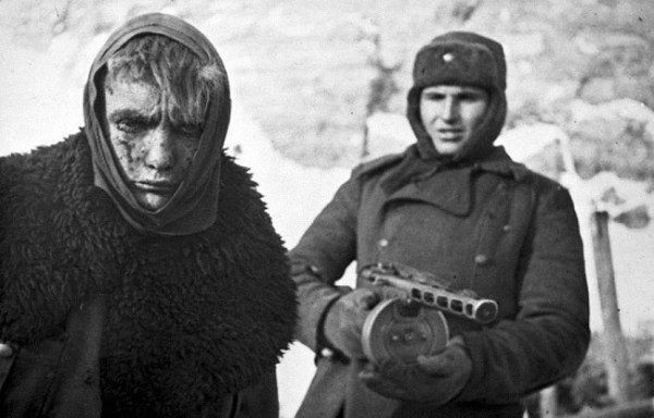 Yenilgi: Fotoğraf, Stalingrad Savaşı'ndan sonra yakalanan bir Alman askeri.