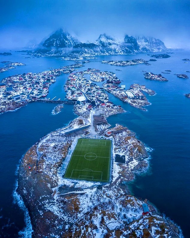 Henningsvør - Norveç'te bir balıkçı köyü