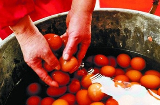 Yumurta, çocuk çişinde kaynatılırdı!