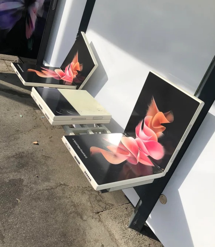 Bir Samsung otobüs durağı reklamı