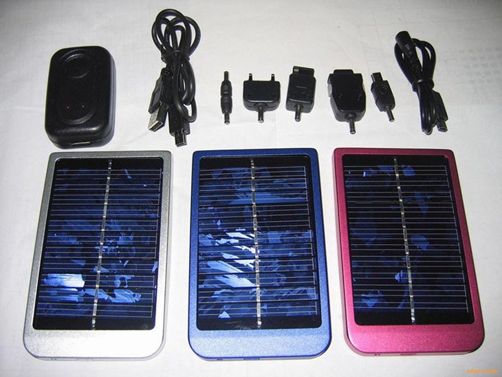 Güneş Enerjisiyle Çalışan Telefon Şarjı